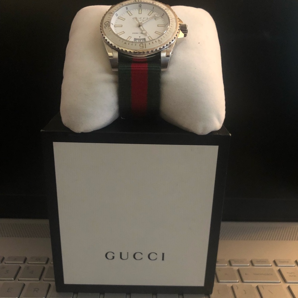 Gucci Chronograph Dive with canvas web band - Picture 3 of 3